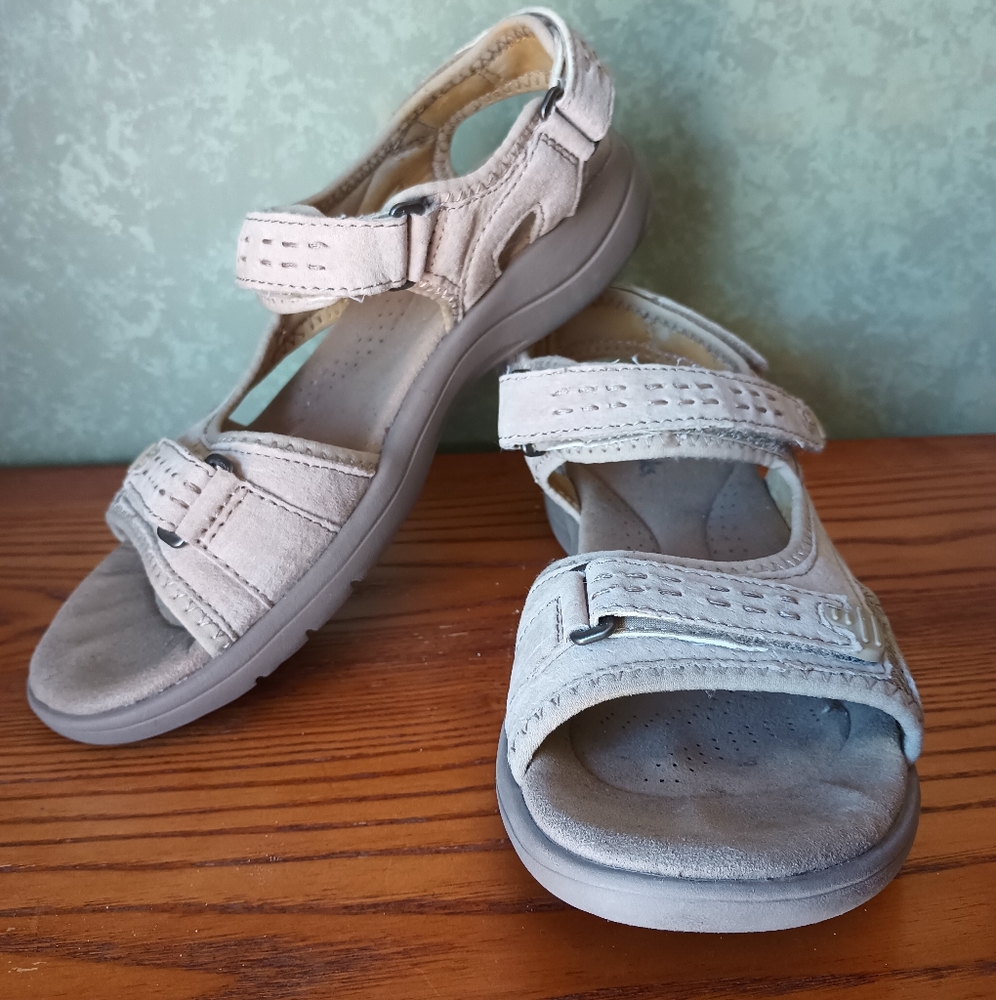Clark’s Womens Taupe Leather Comfort Walking Sandals 7